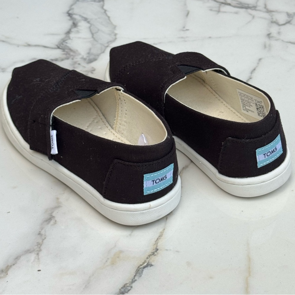 NWOT TOMS Kids Black Canvas Sneakers - Picture 5 of 8